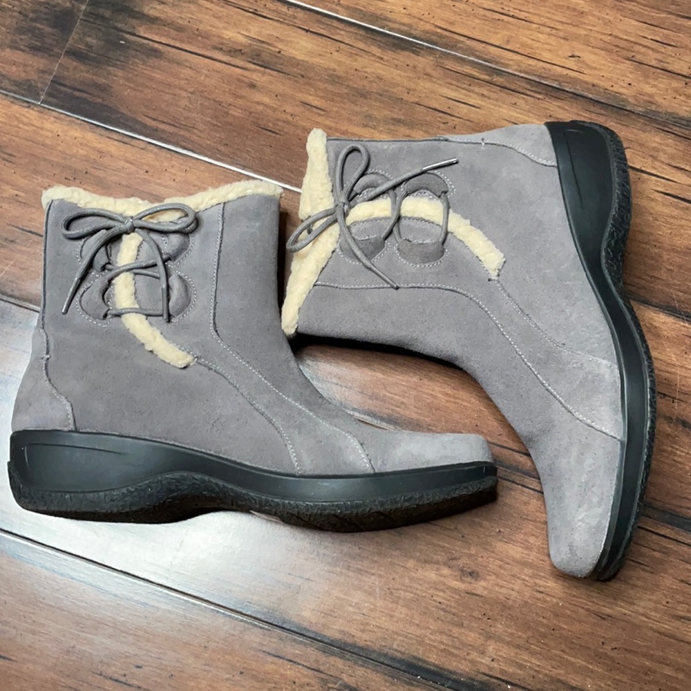 Clarks gray leather upper boots size 7.5
